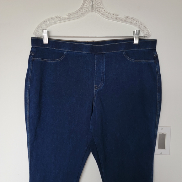 Elegant Navy Women's Jeggings - Picture 2 of 6